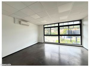 Local 148 m² Hyères