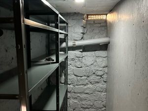 Cave entièrement rénovée à Levallois - Opportunité rare