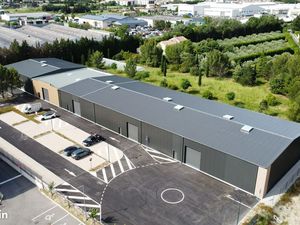 Batiment de stockage local commercial