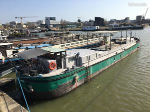 Péniche Freycinet 30m – T5 de 120m2 + 60 m2 terrasse- Style de vie unique au cœur de Borde