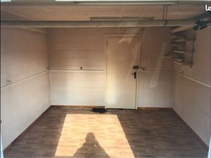 Bureau ou Stockage avec fenêtre et électricité. Pas d’eau. Dispo 05/10