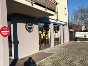 Local commercial boulangerie epicerie salon de the