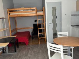 Quartier CHU tramway station hôtel Dieu