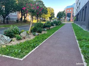 Dernier étage avec ascenseur. T3 de 61m2 avec loggia et grande place parking ss/sol. Const