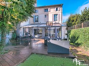 Maison 8 pièces 260 m²