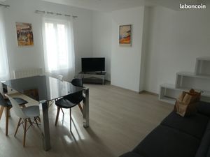 Niort - Rue St Gelais - T2 Bis meublé de 53 m² - Lave linge  lave vaisselle - 4 couchages 