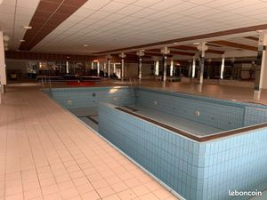 Local commercial bar licence 4 piscine sauna