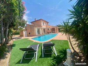 Villa avec piscine - Centre et plage à pieds