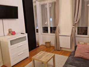 Beau studio meublé MONTMARTRE