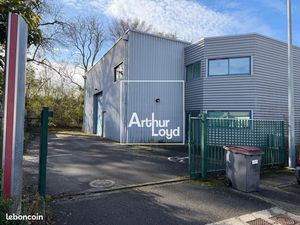 Local industriel 277 m²