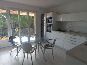 Appartement traversant 79 m² avec terrasse  garage  cave et parking