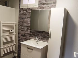 Studio meublé – Charges comprises + Internet – Proche commerces et gare SNCF