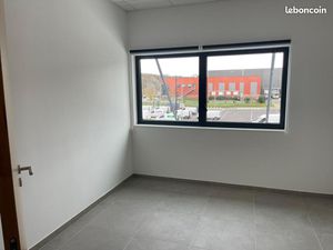 Local industriel 2 010 m²