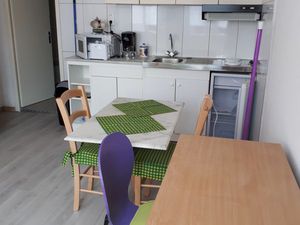 F2 meuble 36m2 place de parking + gare