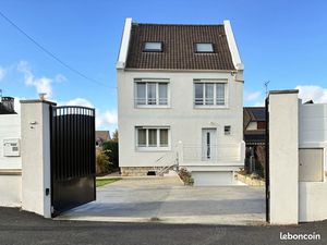 Maison familiale rénové et ravalée   5 pièces  4 chambres