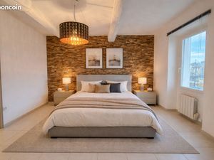 À LOUER - Appartement T2 de 37m² - Place Montfort  Vaison-la-Romaine