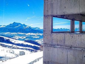 Bâtisse 780 m2 à 1500 m d'altitude  panorama et qualité de vie RARE