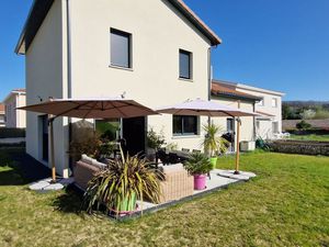 Maison 115m² – Climatisée – RT 2020 – 3 chambres – Proche centre village EYZIN-PINET