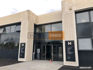 Local d'activité 244 m²