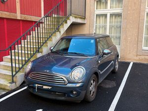 Parking extérieur dans résidence fermée