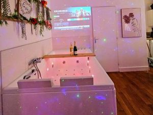 Studio 25 m2 coin jacuzzi / video projecteur