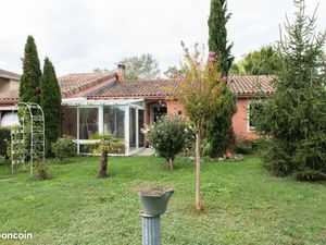 Maison avec jardin et piscine