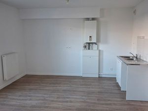 Vend beau T2 très bon état  Eysines à la limite de Mérignac. Proche tous transports