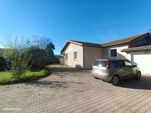 Maison 137m2 plain-pied  garage et dépendance