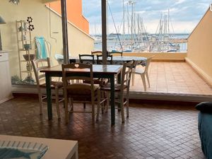 Appartement et garage face au port