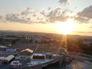 Grand T4 lumineux 74 m² – Vue Lyon – Métro D / Tram – Résidence sécurisée