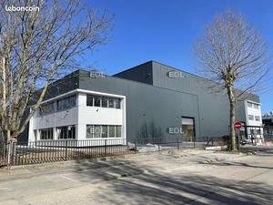Local industriel 969 m²