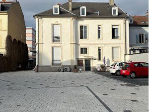 ? Studio élégant et lumineux dans avenue piétonne ?