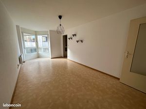 Location 2 pièces calme avec parking et cave