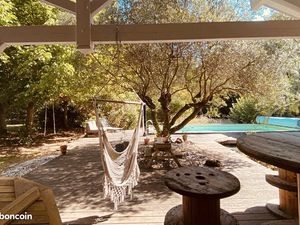 Maison + studio + dépendances