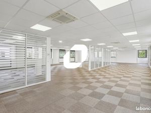 Bureau 534 m²