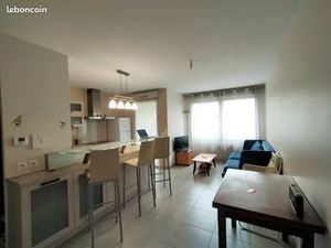 Appartement entièrement meublé avec un balcon