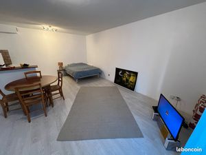 Studio rdc avec petite terrasse