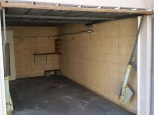 Garage ferme centre ville dans residence LA GARDE