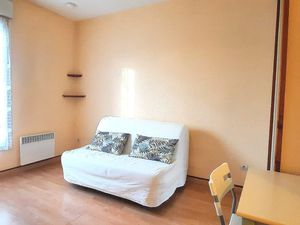 Location F1 bis équipé et rénové proche centre ville et gare. Idéal stage