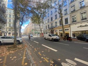 Commerce habillement/textile 42 m²