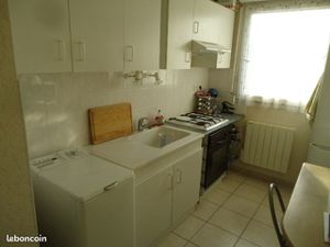 Location d ' un Appartement T2 A305 + Garage Fermé A408 + Cave A625