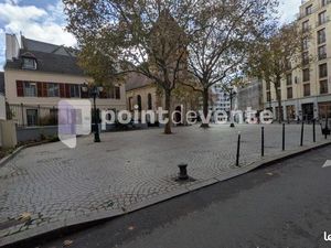 Commerce habillement/textile 40 m²