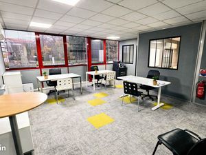 Bureau 75m² Zone Franche  climatisé  équipé et fibre haut débits  parking  7 postes Lormon