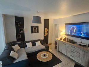 Maison semi individuelle avec jardin