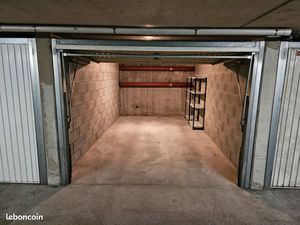 Grand garage BOX Sécurisé prox Gare