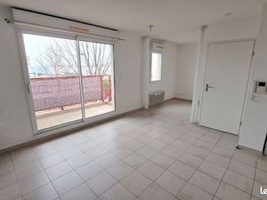 Location annuelle  appartement t2  terrasse  parking