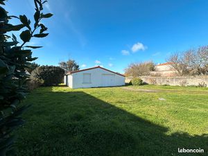 Terrain avec garage à 150 m de la mer