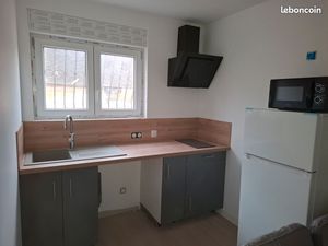 Grand studio 30 m² refait à neuf