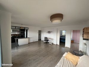 Appartement T3 - 77 m2 avec balcon - Dernier étage - secteur Beaumont (12e)
