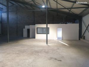 Hangar + bureaux 200m² 1300/mois HT 84400 APT
